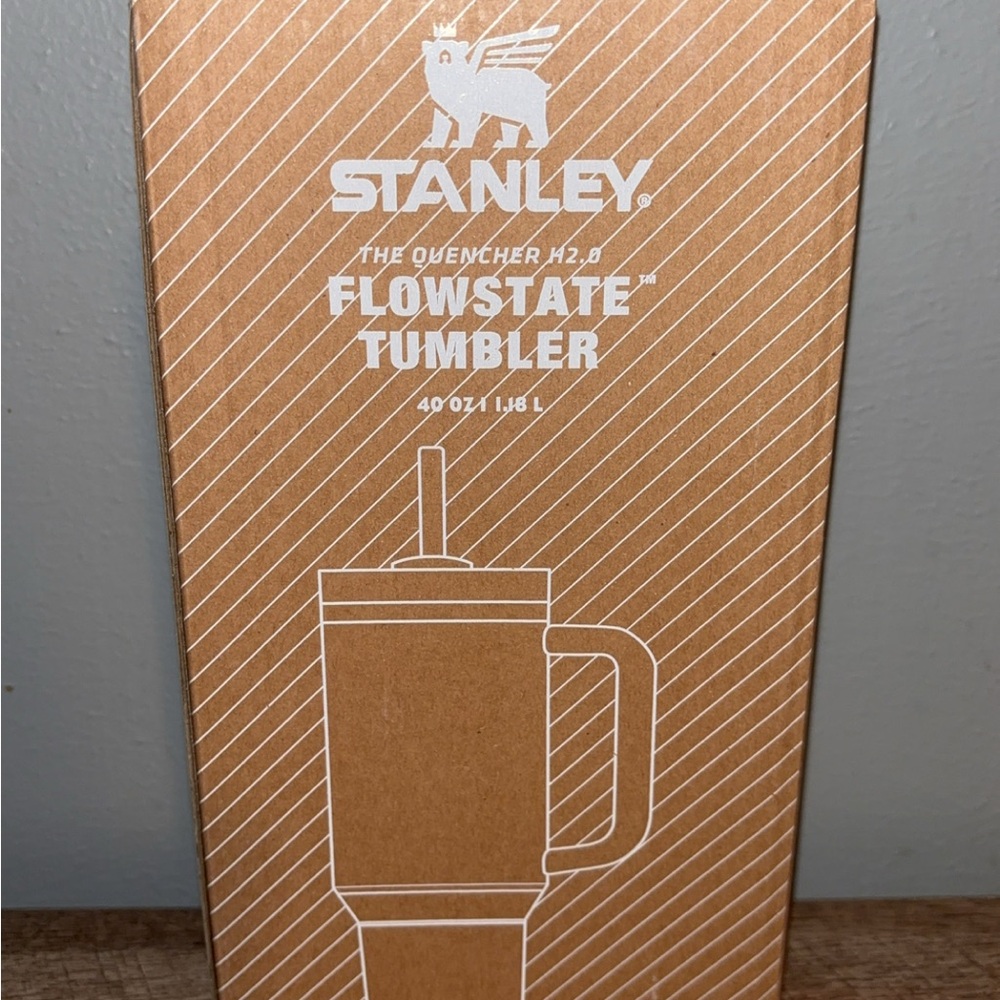 💓SOLD💓Hello Kitty x 40oz Stanley🖤 - Picture 7 of 7